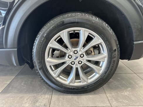 Certified 2022 Ford Explorer XLT w/ Equipment Group 202A image 8