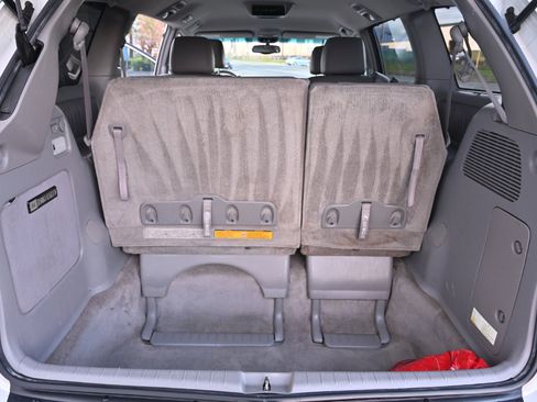 Used 2005 Toyota Sienna XLE image 16