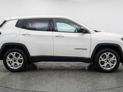 Used 2025 Jeep Compass Latitude AWD/4WD image 11