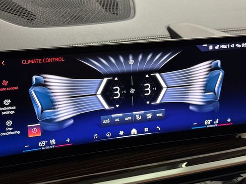 Used 2026 BMW X7 xDrive40i w/ Premium Package image 25