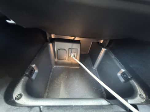 Used 2025 Ford Explorer Active RWD image 19