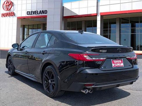 Used 2025 Toyota Camry SE AWD/4WD image 4