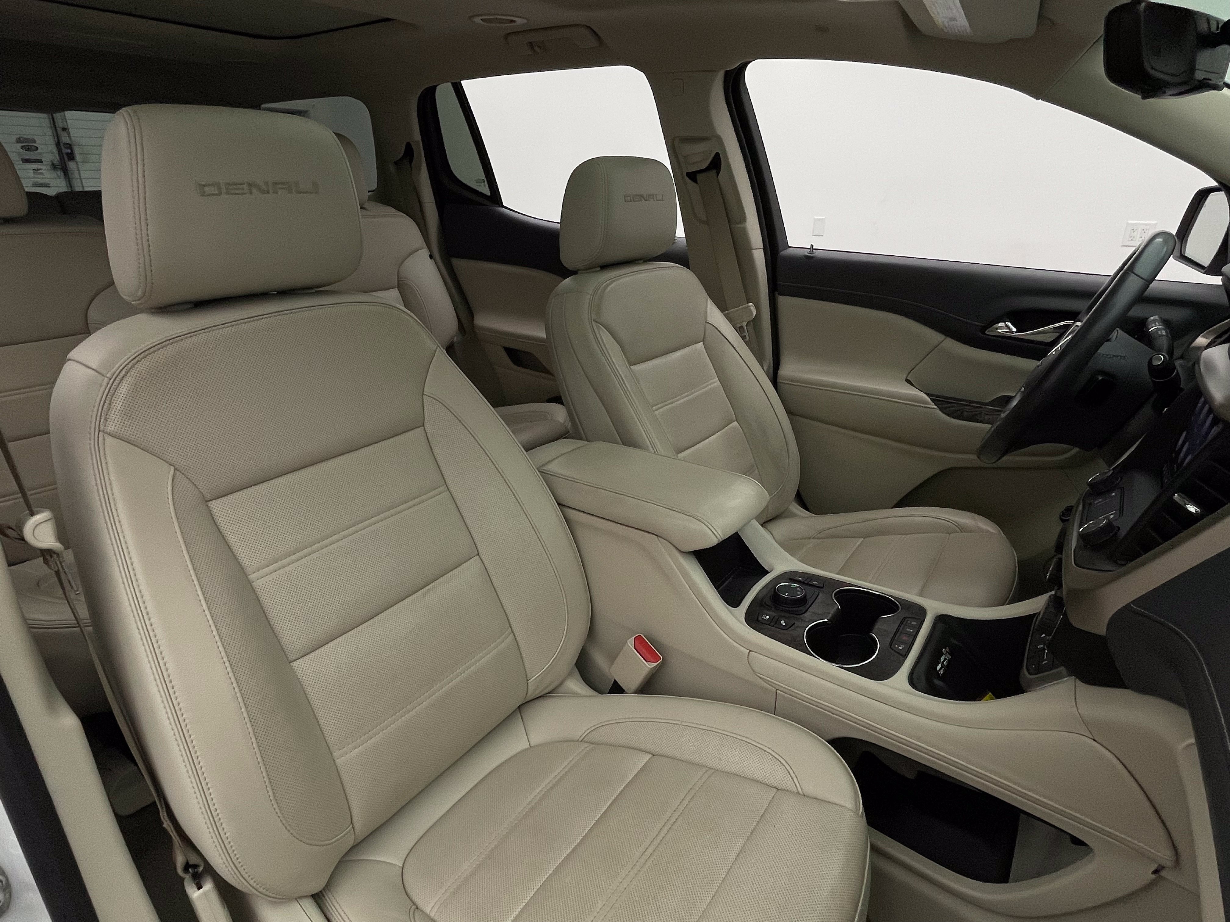 Used 2020 GMC Acadia Denali w/ Technology Package FWD image 37