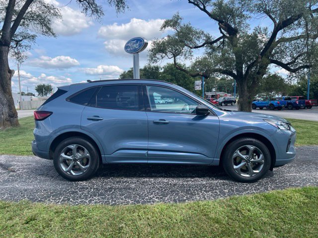 Used 2023 Ford Escape ST-Line AWD/4WD image 1