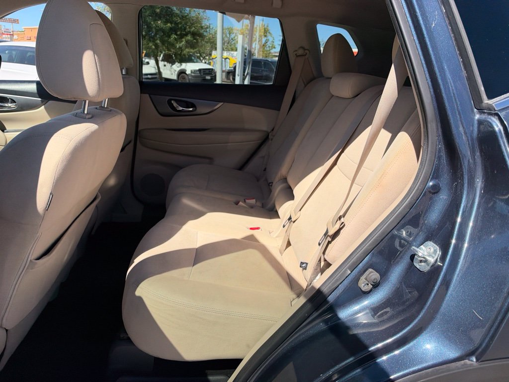 Used 2016 Nissan Rogue SV FWD image 16