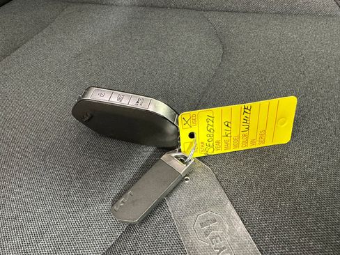 Used 2025 Kia K4 LXS image 29