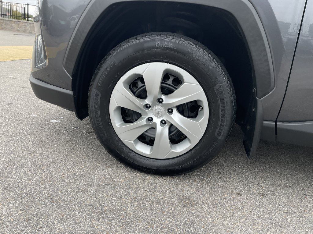 Certified 2022 Toyota RAV4 LE AWD/4WD image 9
