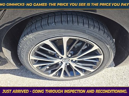Used 2018 Toyota Camry SE w/ Convenience Package FWD image 11