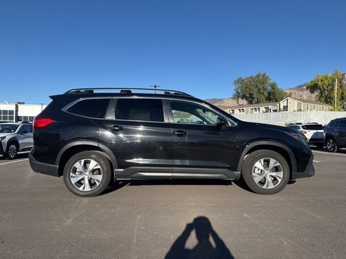 Used 2023 Subaru Ascent Premium w/ Convenience Package image 2
