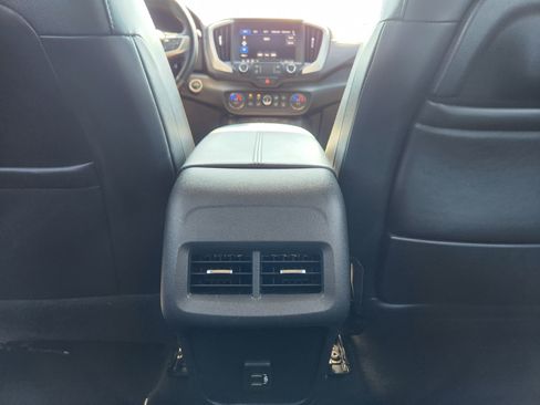 Used 2020 GMC Terrain SLT w/ Preferred Package image 12