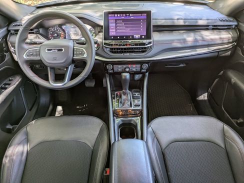 Used 2025 Jeep Compass Trailhawk AWD/4WD image 29