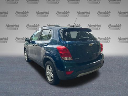 Used 2019 Chevrolet Trax LT w/ LT Convenience Package FWD image 2