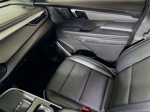 Certified 2025 Buick Enclave Preferred image 22