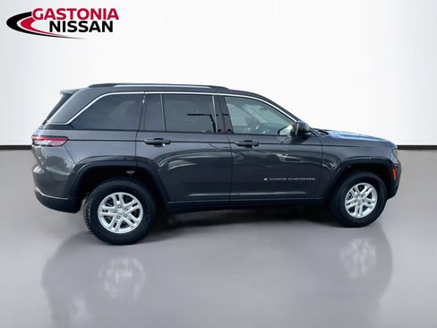 Used 2023 Jeep Grand Cherokee Laredo AWD/4WD image 10