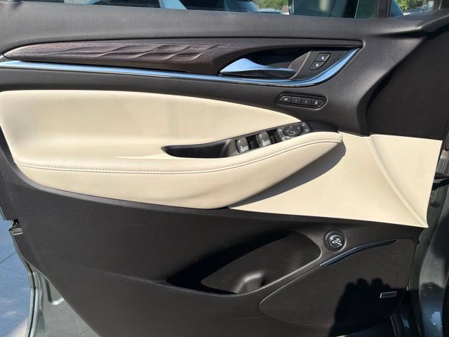 Used 2023 Buick Enclave Avenir w/ Avenir Technology Package AWD/4WD image 21