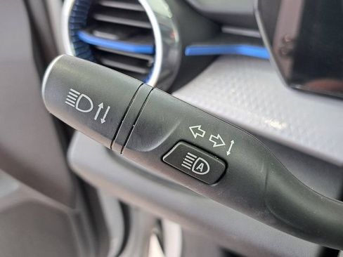 Used 2025 Chevrolet Trax LT FWD image 12