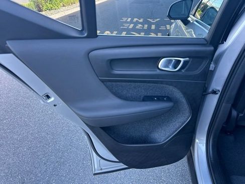 Used 2025 Volvo XC40 B5 Plus AWD/4WD image 16