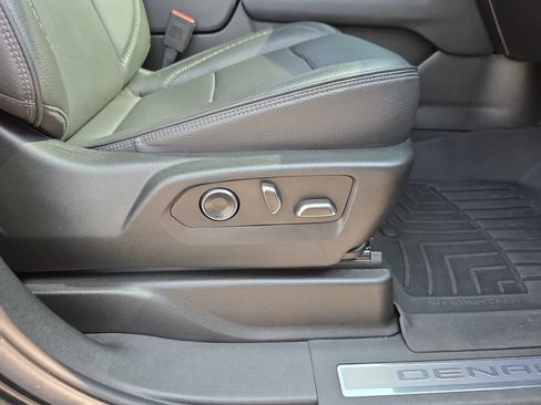Used 2023 GMC Yukon Denali AWD/4WD image 40