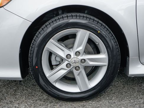 Used 2012 Toyota Camry SE FWD image 33