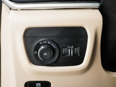 Certified 2024 Jeep Grand Cherokee Limited w/ Luxury Tech Group II image 21