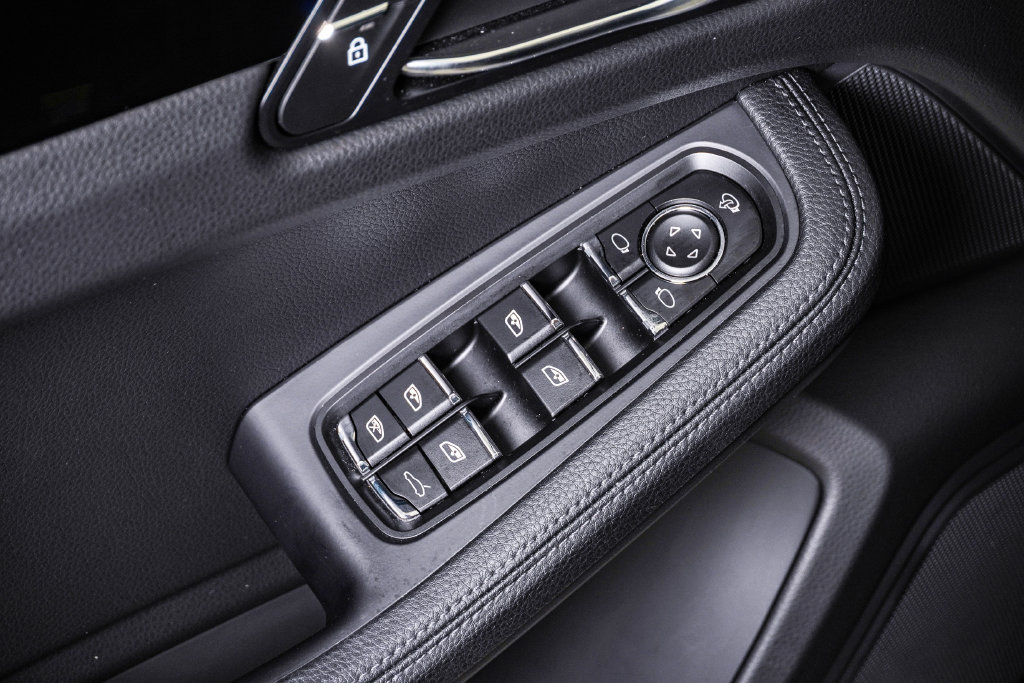 Certified 2026 Porsche Macan AWD/4WD image 26