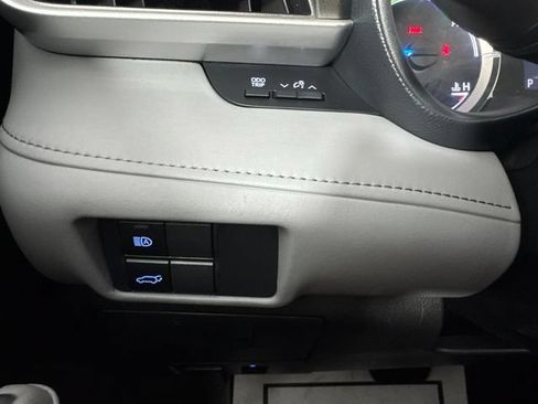 Used 2021 Toyota Highlander LE AWD/4WD image 21