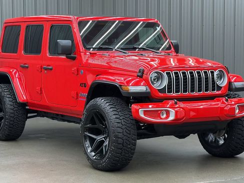 Used 2025 Jeep Wrangler Unlimited Sahara w/ Safety Group AWD/4WD image 7