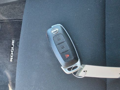 Used 2024 Nissan Rogue S FWD image 10