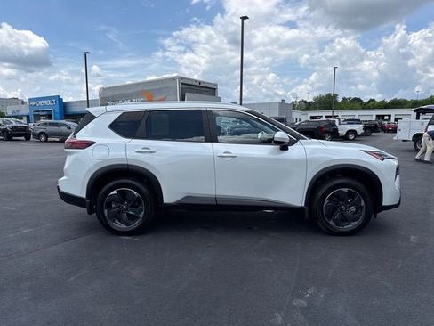 Used 2024 Nissan Rogue SV w/ SV Premium Package AWD/4WD image 2