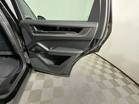 Used 2025 Porsche Cayenne Turbo image 25