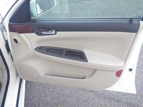 Used 2009 Chevrolet Impala LT FWD image 20