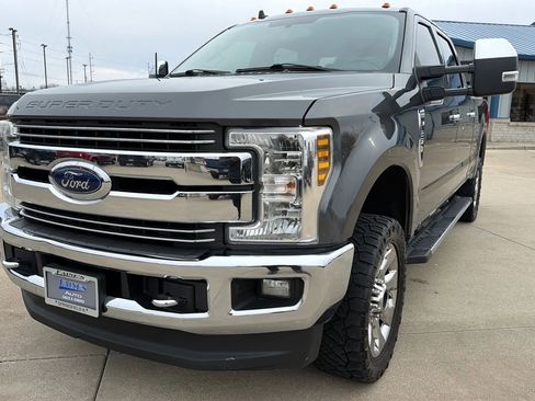 Used 2019 Ford F250 Lariat w/ Chrome Package image 4