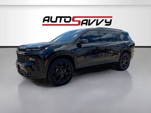 Used 2025 Chevrolet Traverse RS AWD/4WD image 3