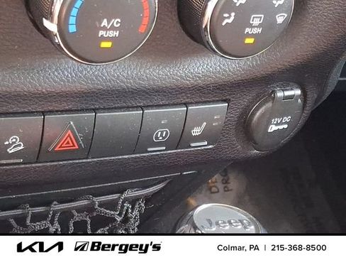 Used 2015 Jeep Wrangler Unlimited Sahara w/ Connectivity Group AWD/4WD image 23