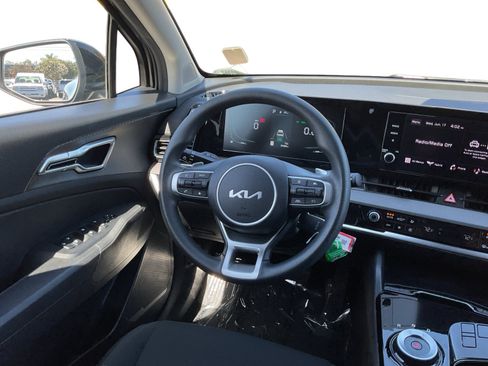 Used 2023 Kia Sportage LX FWD image 11