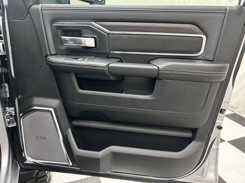 New 2026 RAM 2500 Laramie AWD/4WD image 17