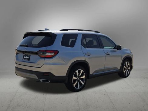 Used 2023 Honda Pilot Touring image 6