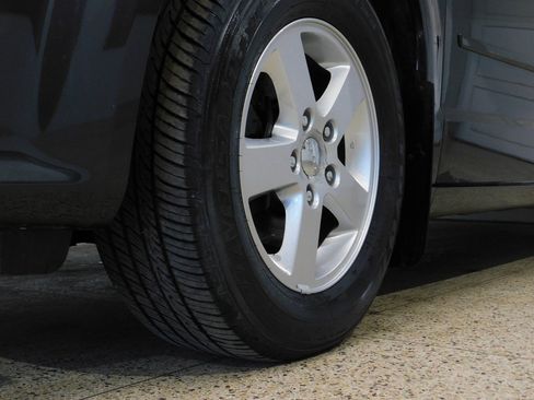 Used 2011 Dodge Grand Caravan SXT image 23