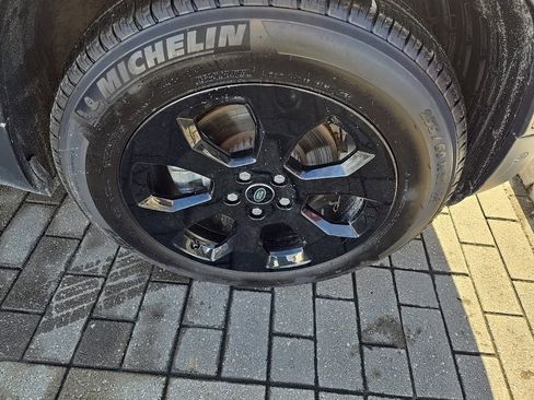 Used 2023 Land Rover Defender 110 S image 7