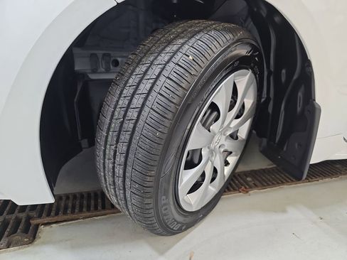 Used 2025 Toyota Corolla LE image 32