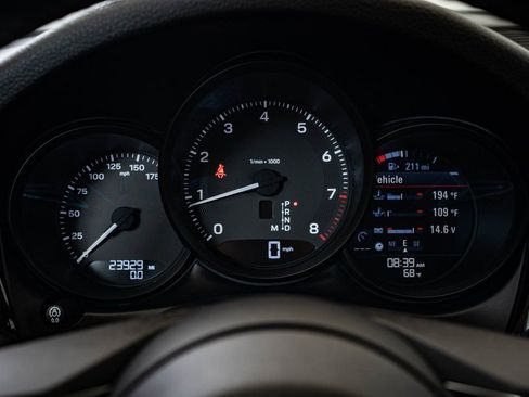 Used 2023 Porsche Macan image 29