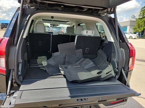 Certified 2025 Ford Expedition Platinum w/ Platinum Ultimate Package AWD/4WD image 25