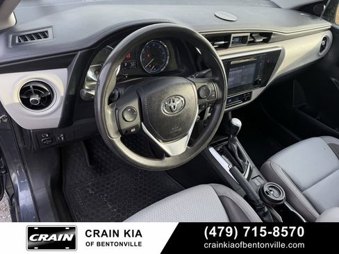 Used 2018 Toyota Corolla LE image 9