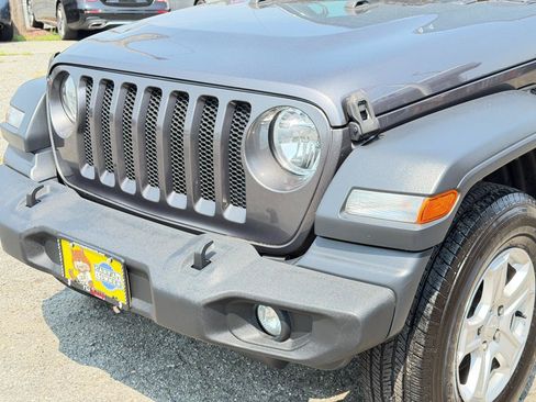 Used 2018 Jeep Wrangler Unlimited Sport S AWD/4WD image 9