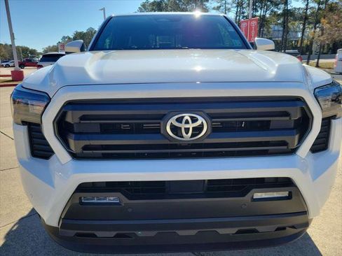 Certified 2025 Toyota Tacoma SR5 image 10