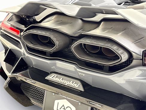 Used 2024 Lamborghini Revuelto image 36