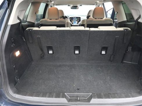 Used 2024 Subaru Ascent Premium w/ Convenience Package image 6
