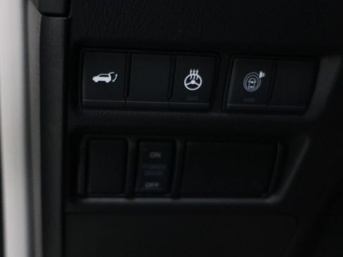Used 2024 Nissan Armada SL w/ Captain's Chairs Package RWD image 70