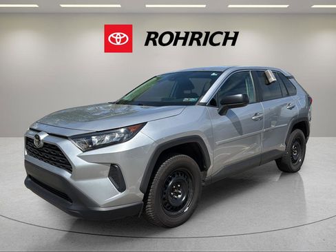 Used 2022 Toyota RAV4 LE image 1