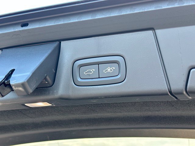 Certified 2025 Volvo V90 B6 Cross Country Ultra AWD/4WD image 35